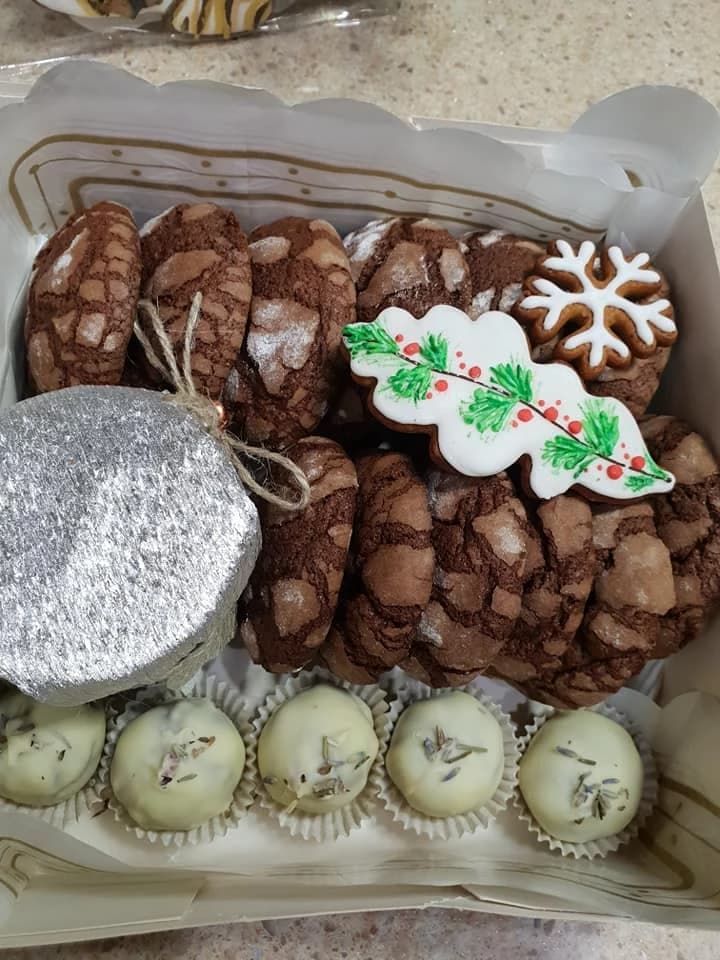 Chocolate crackle cookies